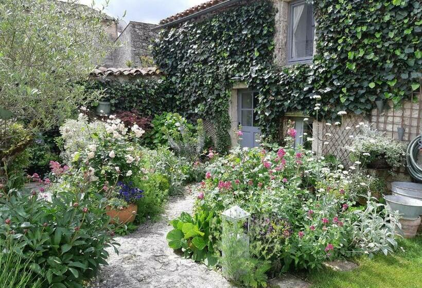 Номер Стандарт Вид на Бассейн, La Petite Maison