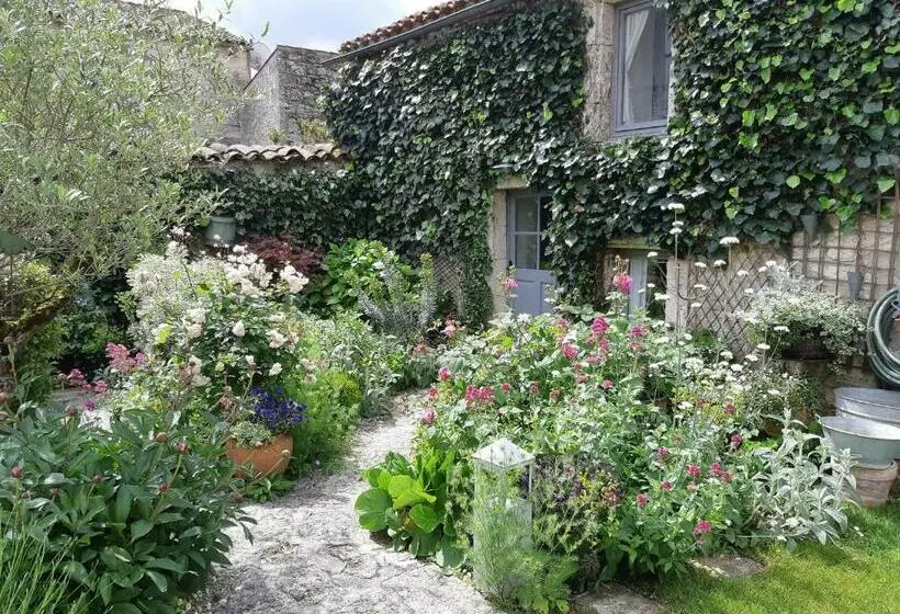 プールビュースタンダードルーム, La Petite Maison