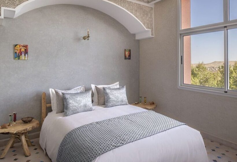 سوئیت خانواده 2 خوابه, Diar Illi