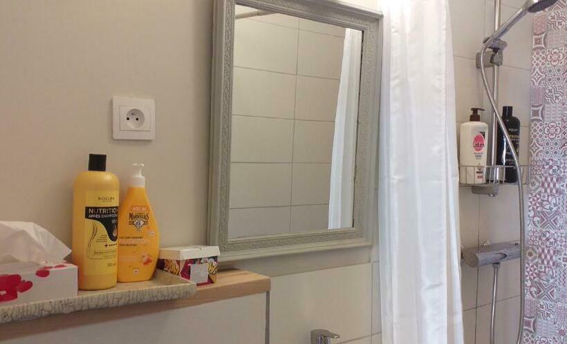 Номер Стандарт, Maison Auctoire