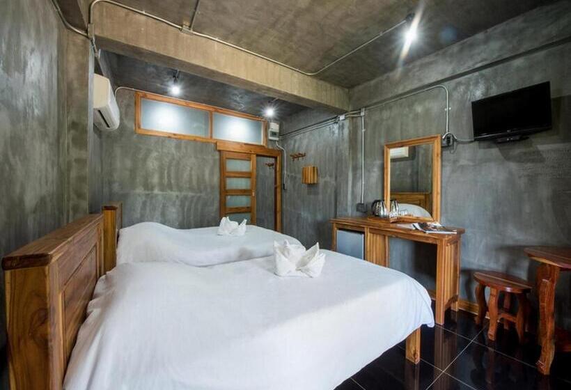 Трехместный Номер Deluxe, Thongphaphum River
