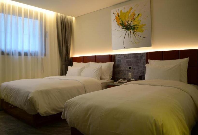 StandaardKamer, First