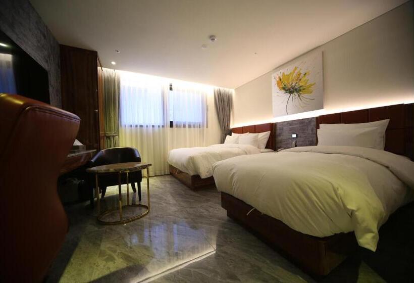 StandaardKamer, First