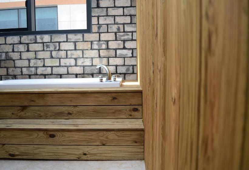 Suite met Terras, First