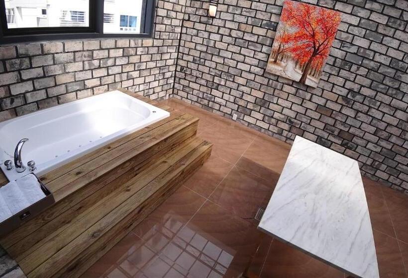 Suite met Balkon, First