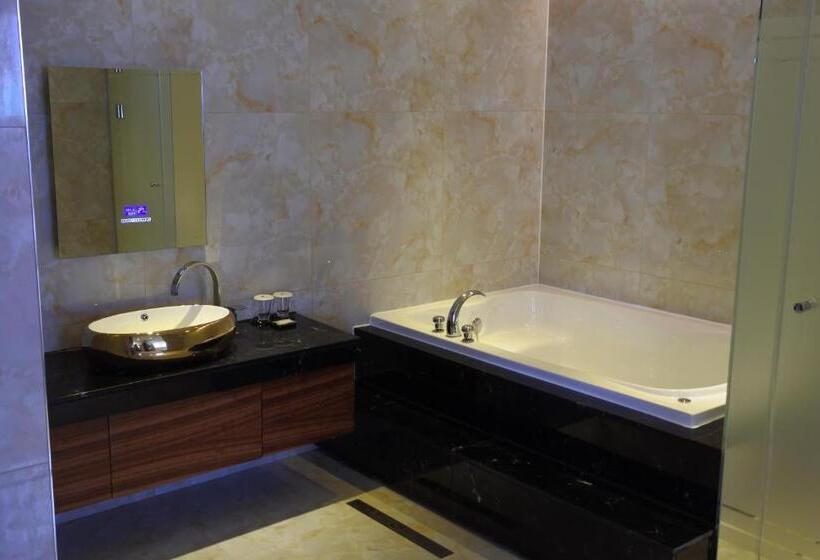 Familie Suite, First