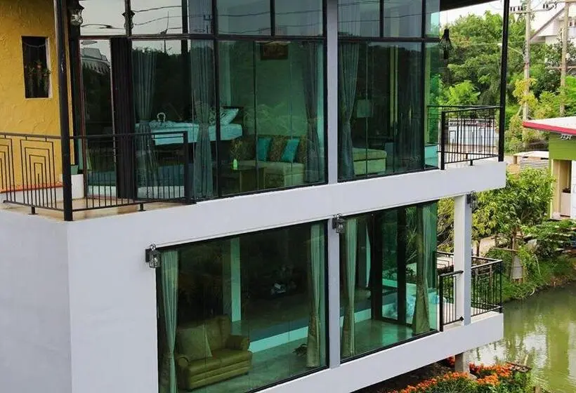デラックスルーム, Plernsalaya Resort