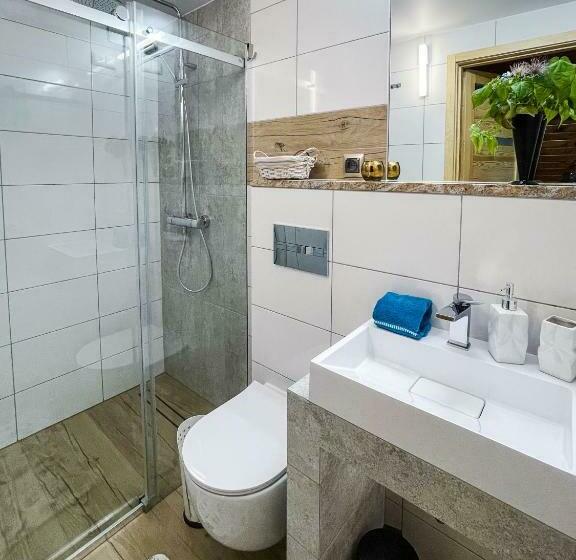 バルコニー付き１ベッドルームアパートメント, Uroczysko