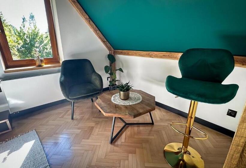 דירה בת חדר שינה 1 עם מרפסת, Uroczysko