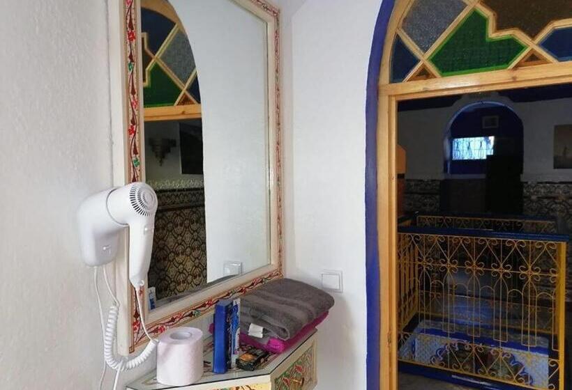 اتاق اکونومی با حمام مشترک, Abi Khancha