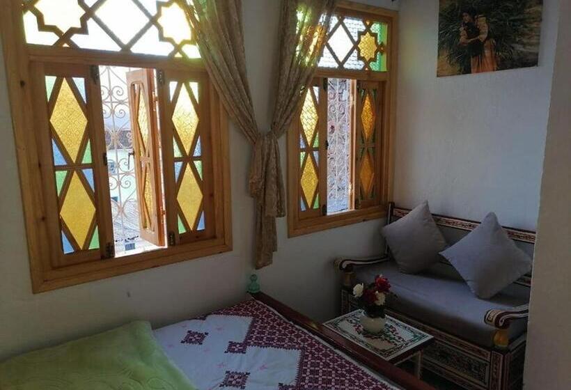 اتاق اکونومی با حمام مشترک, Abi Khancha