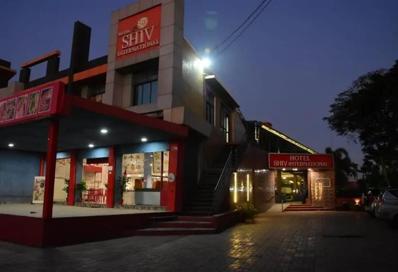 デラックスルーム, Shiv International