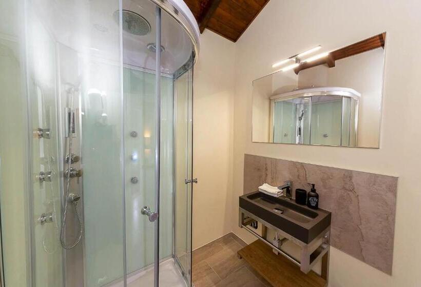 غرفة عائلية, Villa Sarchi