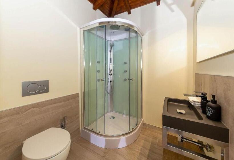 غرفة عائلية, Villa Sarchi