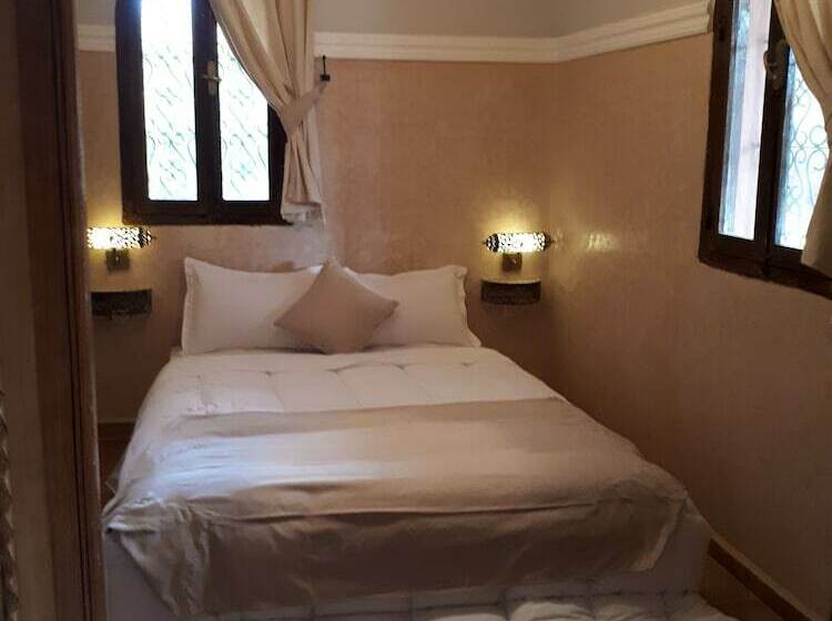 اتاق سه نفره سلطنتی, Refuge Aicha