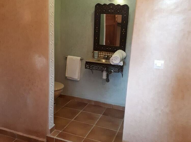 اتاق سه نفره سلطنتی, Refuge Aicha