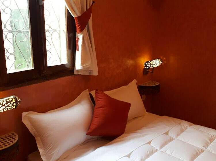 اتاق سه نفره سلطنتی, Refuge Aicha