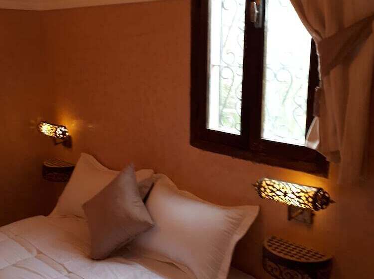 로얄 3인룸, Refuge Aicha