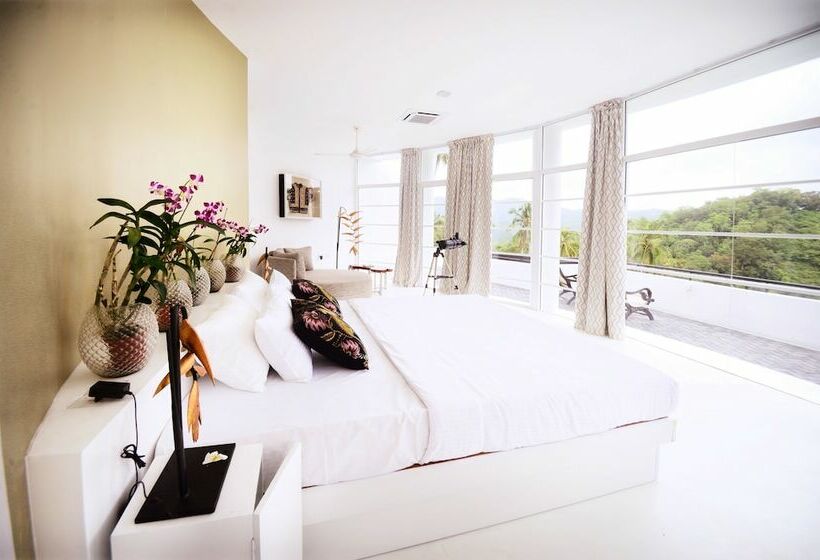 غرفة دور أخير, The Flame Tree Estate &