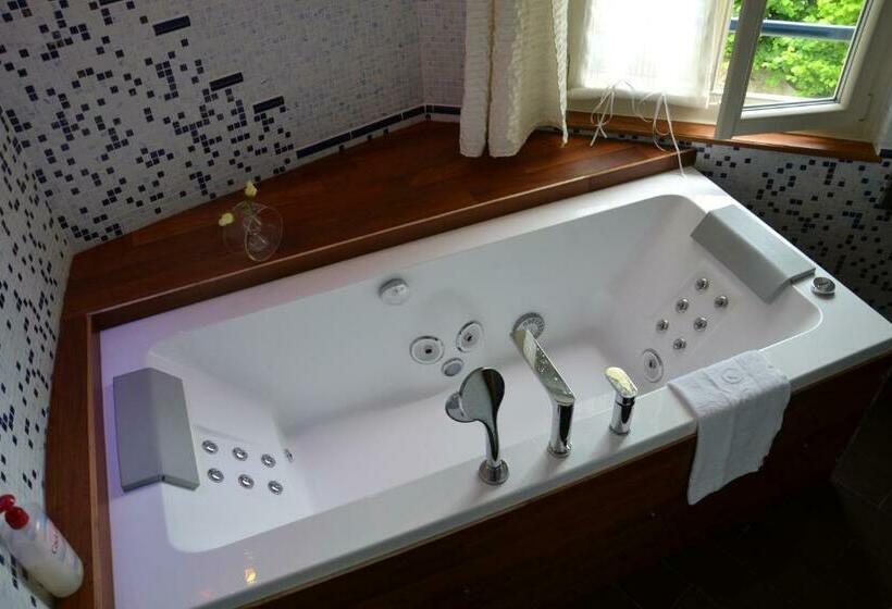 スーペリアファミリールーム, Chambres D Hôtes Villa De Vienneenarthies