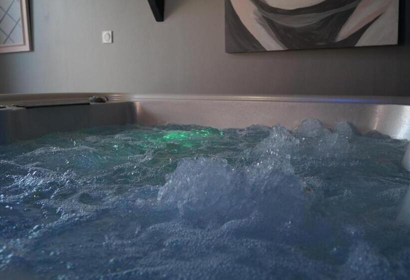 Семейный Номер, Les Charmes Du Petit Pré