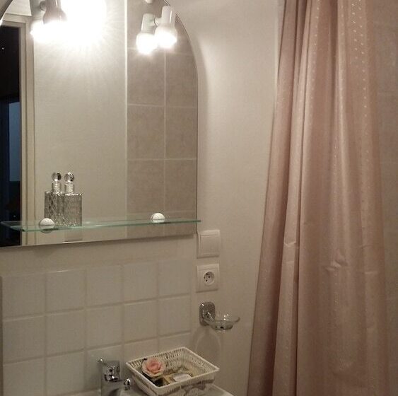 חדר סטנדרט לשלושה, L Envolée