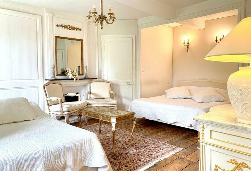 חדר סטנדרט לשלושה עם נוף לגינה, B&b La Tour Blanche