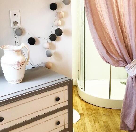 חדר סטנדרט, Il Etait Une Fois A L Ouest