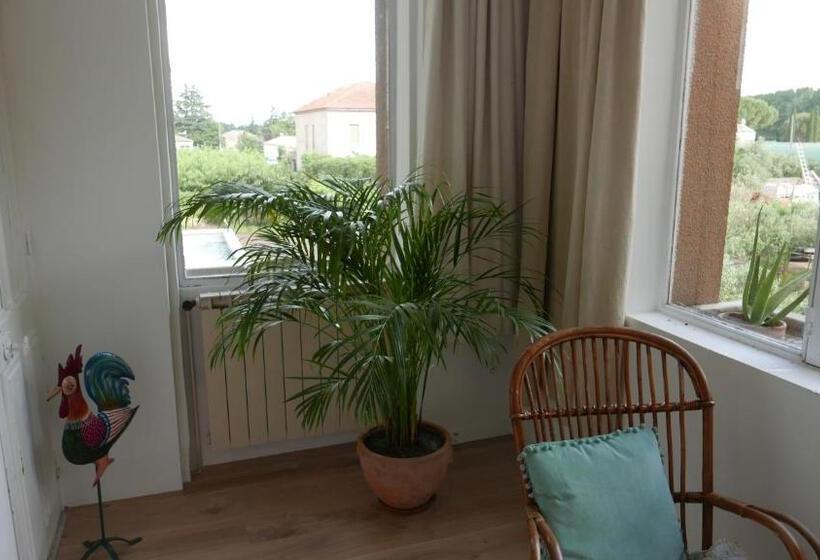 غرفة قياسية ثلاثية, La Glacière  Ostalarià Agricol