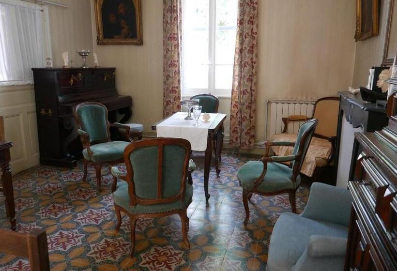 غرفة قياسية ثلاثية, La Glacière  Ostalarià Agricol