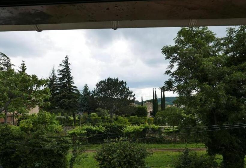 إستديو عائلى, La Glacière  Ostalarià Agricol