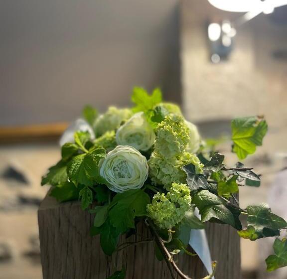 جناح, Le Manoir De La Bigotière