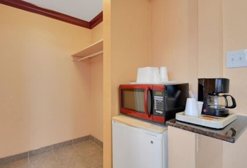 Номер Стандарт 2 Двуспальные Кровати, Americas Deluxe Inn  Marysville