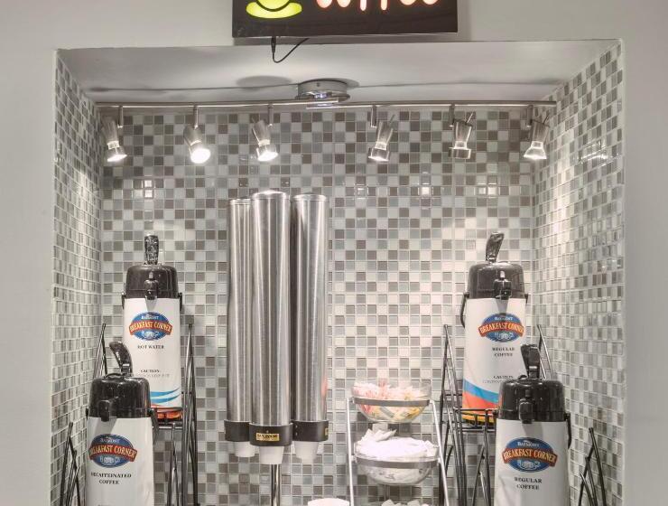 سوییت جونیور, Baymont By Wyndham Pooler/savannah