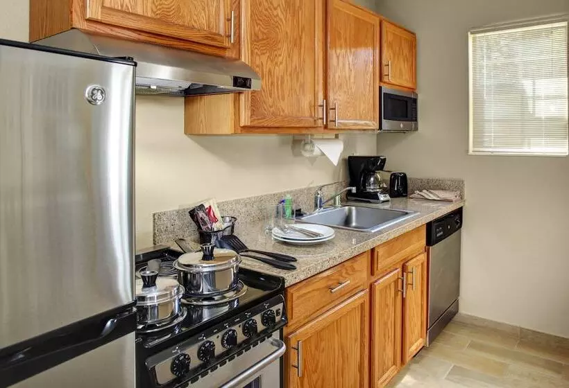 سوئیت 2 خوابه, Towneplace Suites Fresno