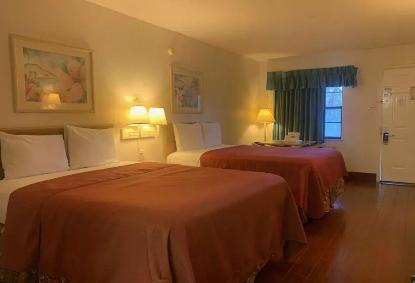 ２ダブルベッドのスタンダードルーム, Travelodge By Wyndham Hotel & Cottages St Augustine   Historic