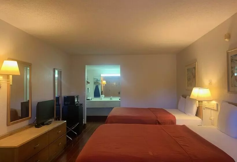 ２ダブルベッドのスタンダードルーム, Travelodge By Wyndham Hotel & Cottages St Augustine   Historic