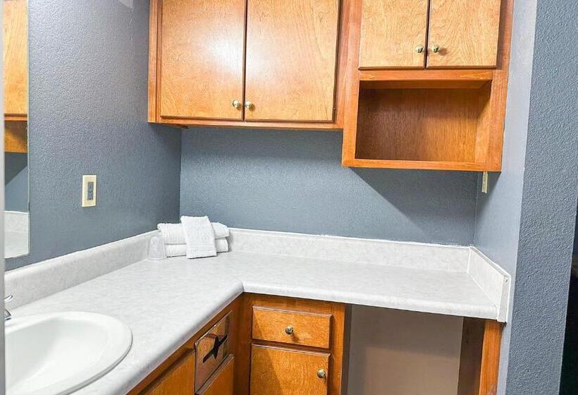 غرفه قياسيه سريرين مزدوجين, Hahira Inn By Oyo Near Valdosta