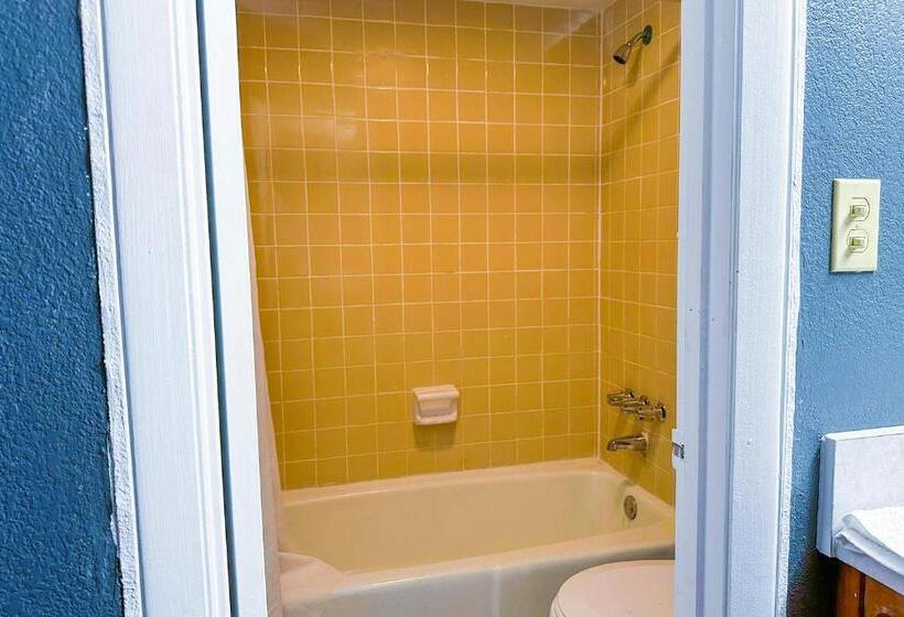 غرفه قياسيه سريرين مزدوجين, Hahira Inn By Oyo Near Valdosta