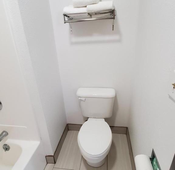 디럭스 룸 킹사이즈 침대, Super 7 Inn Tecumseh