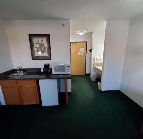 디럭스 룸 킹사이즈 침대, Super 7 Inn Tecumseh