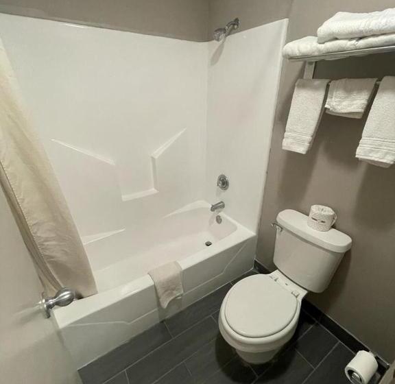 غرفة قياسية سرير كينج لذوى الإحتياجات الخاصة, Super 8 By Wyndham Hazen