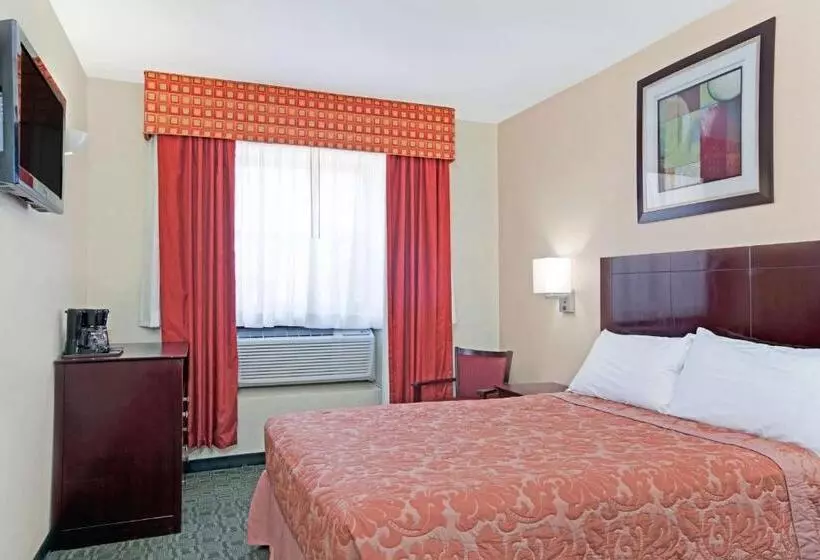 اتاق استاندارد با 2 تخت دوبل, Super 8 By Wyndham Long Island City Lga