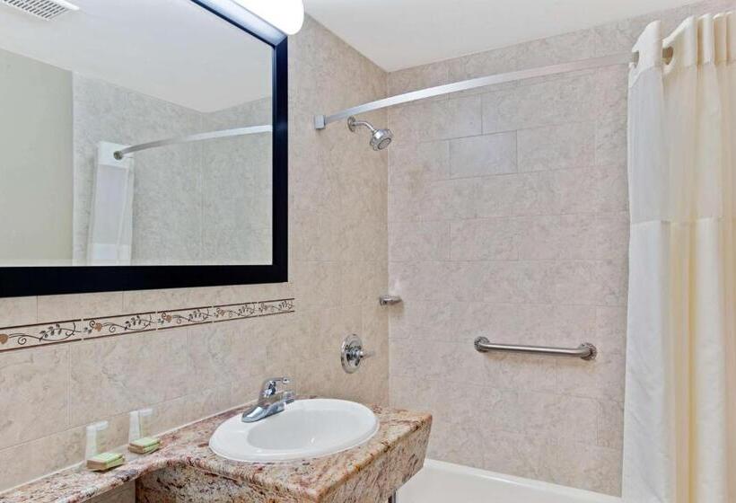 اتاق استاندارد با 2 تخت دوبل, Super 8 By Wyndham Long Island City Lga