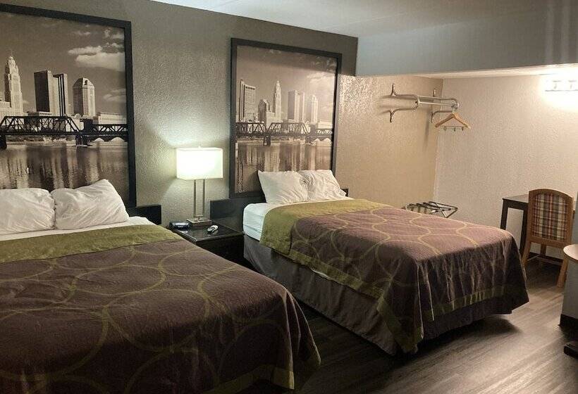 带2个双人床的标准工作室, Super 8 By Wyndham Millbury/toledo