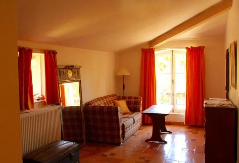 マウンテンビューファミリールーム, Le Moulin De La Viorne, Gîte Modulable Avec Piscine En Haute Provence
