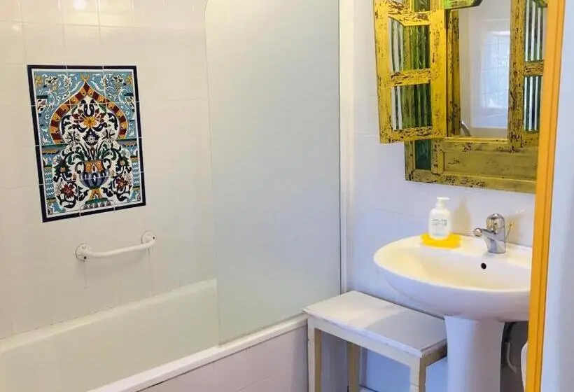マウンテンビューファミリールーム, Le Moulin De La Viorne, Gîte Modulable Avec Piscine En Haute Provence