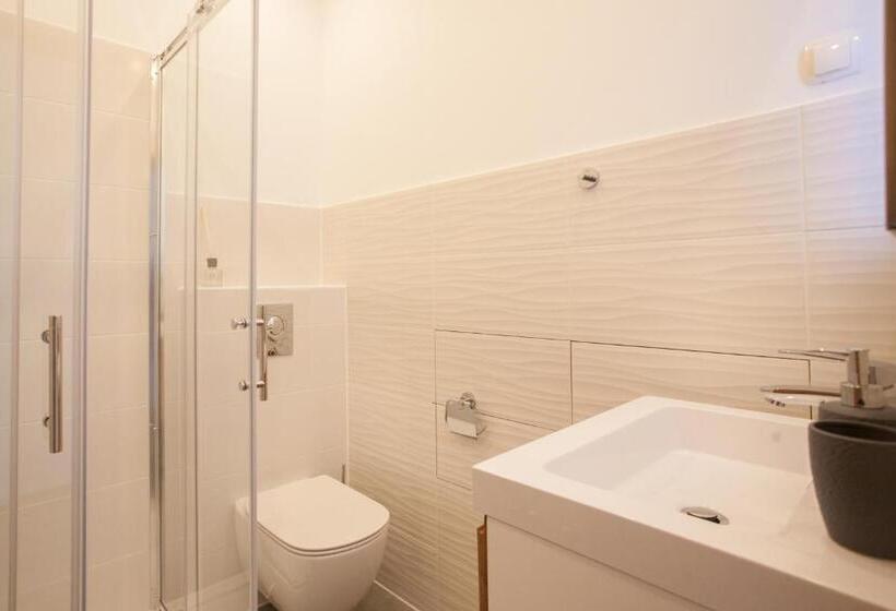 스탠다드 스튜디오, Bella Vista Suites