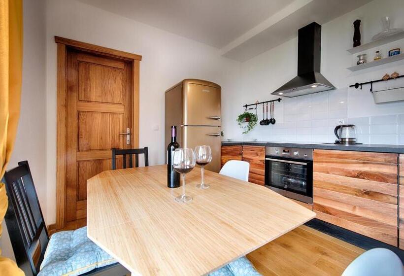 Апартаменты 2 Спальни, Bella Vista Suites