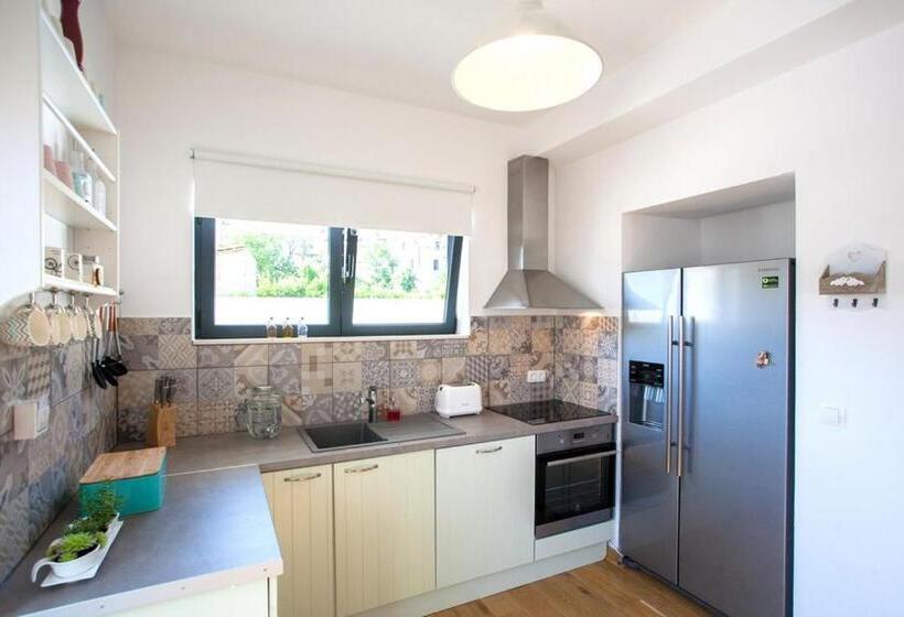 Апартаменты 1 Спальня Вид на Бассейн, Bella Vista Suites